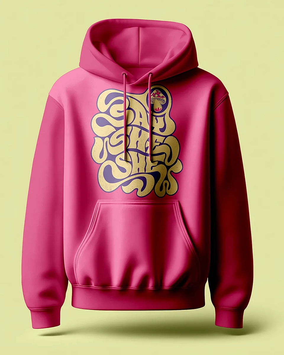 Hoodie portant le lettrage rendant hommage à Say She She.